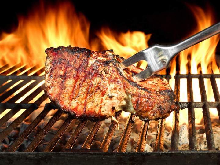Pièces de bœuf grillées et frites La Réunion